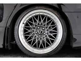 シュタイナーFTX20インチを装着しております！アルミホイールの変更が可能です（一部費用のかかるものもあります）詳しくはスタッフまで♪