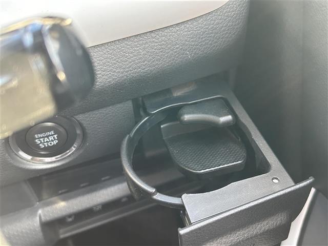 【ドリンクホルダー】長時間のドライブを快適に過ごすために、必須の車内アイテムですね。