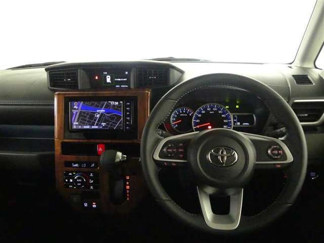 高いホールド性で運転姿勢が安定します。長距離ドライブでも疲れにくいのが魅力です。快適なドライビングライフをお送りください♪