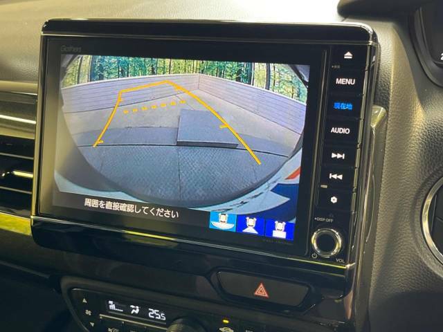 【バックカメラ】駐車時に後方がリアルタイム映像で確認できます。大型商業施設や立体駐車場での駐車時や、夜間のバック時に大活躍！運転スキルに関わらず、今や必須となった装備のひとつです！