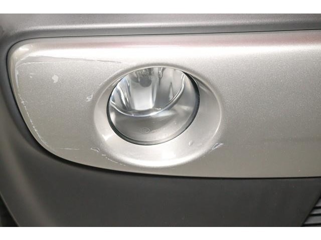 フォグランプ。　悪天候時などにヘッドライト灯りを補助します。