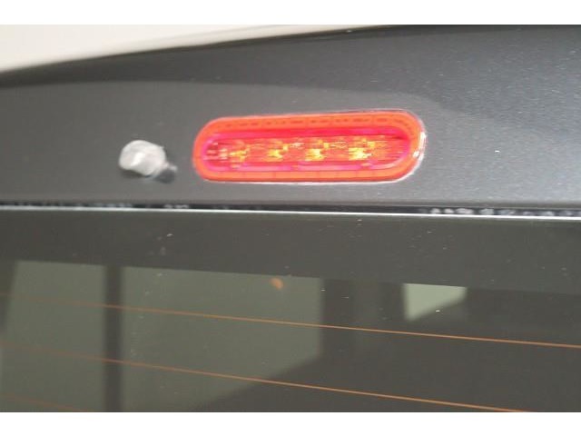 目線の高さに近いストップランプが、後続車にブレーキを踏んだことを知らせるので安全性もUPします。