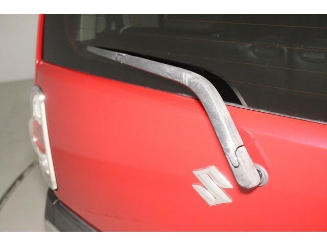 雨天時、後方の視界を見やすくするリヤワイパー。