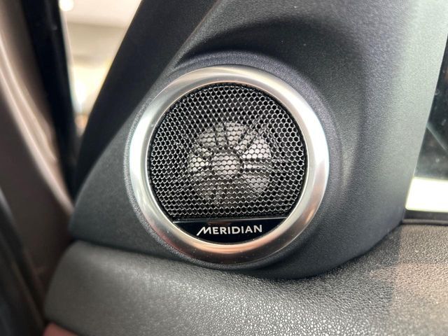 MERIDIANは英国のプレミアムオーディオブランドです。重低音から高音域までしっかりと再現でき、コンサートのような臨場感溢れる音響空間を実現します。どうぞ店頭にてご体感ください。
