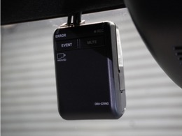 【ドライブレコーダー】万が一のときにしっかりと証拠を残しましょう！旅の思い出をドライブ映像としても残せます！　わずかなご負担で最新機種の装着も可能です。お気軽にお申し付けください。