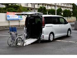 あなたに伝えたいことがまだまだたくさんあります。『坂出自動車』とWEBで入力し当店ホームページへお越しください。「坂出自動車」で検索して下さい。※車いすは見本です。