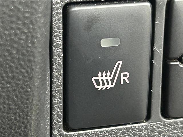 【シートヒーター】シートを温めてくれる暖房機器です！長時間座っていると負担が掛かりやすい背中や腰、または冬場などの寒い日に冷えやすい脚部に快適なぬくもりを伝えます。