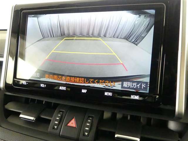 バックカメラが付いているので後方確認が非常にしやすいです。今や運転初心者も熟練者も必須装備！ついていて損はないですね♪
