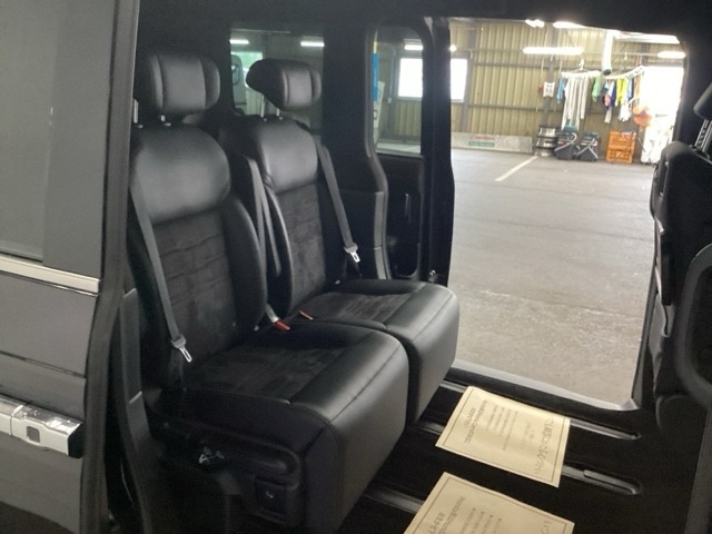 ホンダ車の低床ボディは乗りやすく、足元も広びろですよ。