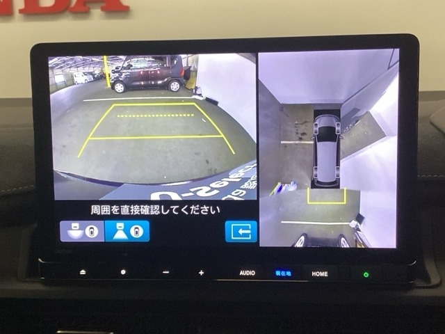 バックモニター付きで車庫入れもラクラク♪