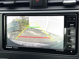 【バックカメラ】駐車時に後方がリアルタイム映像で確認できます。大型商業施設や立体駐車場での駐車時や、夜間のバック時に大活躍！運転スキルに関わらず、今や必須となった装備のひとつです！