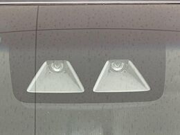 【スマートアシスト】走行中に前方の車両等を認識し、衝突しそうな時は警報とブレーキで衝突回避と被害軽減をアシスト。より安全にドライブをお楽しみいただけます。