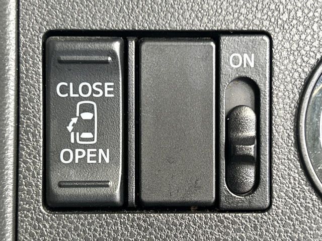 【パワースライドドア】スマートキーや運転席のスイッチでスライドドアの開閉が可能♪電動だから力を入れてドアを開ける必要が無く、小さいお子様でも、重い荷物を持っている時もラクに開け閉めできます♪