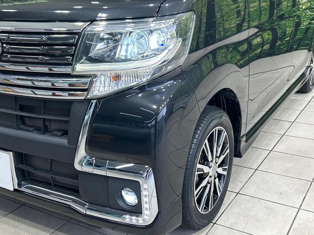 【LEDヘッドライト】悪天候や夜間走行時も良好な視界を確保し安心して運転できる高輝度LEDヘッドライトを装備！点灯速度が早く、消費電力も抑えられています。