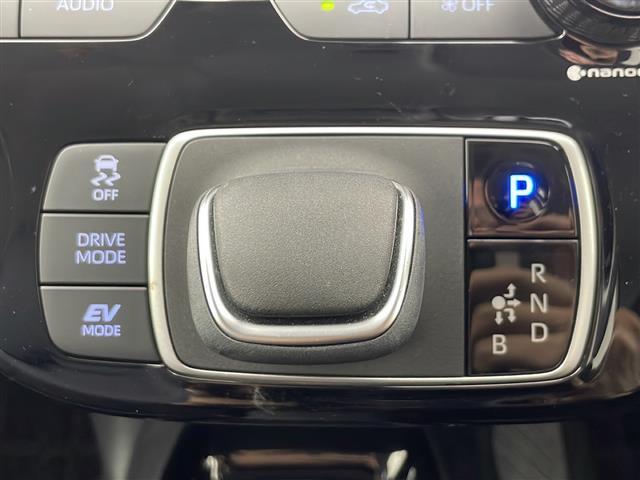 気になる車はすぐにお問い合わせください！画面右側の0066から始まる無料ダイヤルからお問い合わせ下さい！専門スタッフがお車のご質問にお答えいたします！