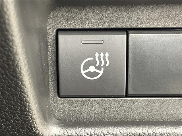 【ステアリングヒーター】冬場の寒い日に手がかじかみながら運転するのはツライですよね。でも、これがあれば安心です！ハンドルのグリップ部がじわっと暖かくなって心までポカポカします。