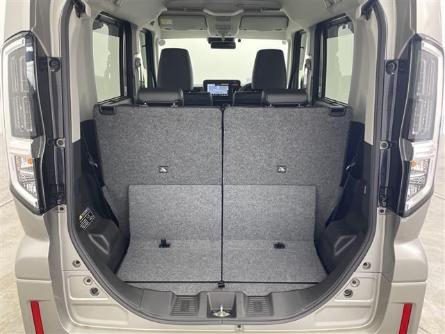 【トランク】積み込みやすくて、たっぷり積める荷室です。シートアレンジできるものは、乗車人数と荷物の量や大きさによってシートを動かすことができるので、より快適なドライブが可能です！