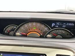 【メーター】昼間も夜間もとっても見やすく疲れにくいメ-タ-類で長距離ドライブの時もラクラク♪♪