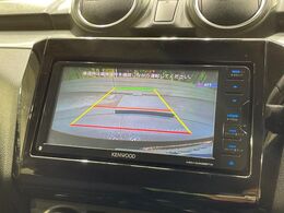 【バックカメラ】駐車時に後方がリアルタイム映像で確認できます。大型商業施設や立体駐車場での駐車時や、夜間のバック時に大活躍！運転スキルに関わらず、今や必須となった装備のひとつです！