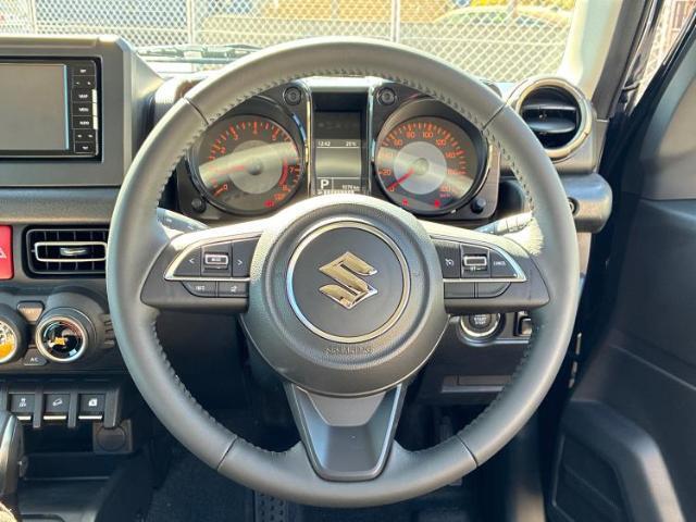 WECARSの展示場では実際に見て、触ってお車をお選びいただけます！知識の豊富な営業スタッフが様々なカーライフをご提案いたします！