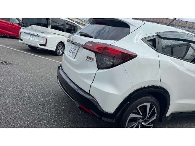 ふらつきにくいからクルマ酔いしづらい。低床、低重心パッケージ。HONDA独創の低重心設計によりコーナーでもふらつきにくい優れた操縦安定性を獲得。ゆれが苦手なお子様もごきげんです。