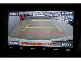 後方の死角を軽減し、狭い場所での切替しや駐車もしやすくなるバックモニターを装備しています。