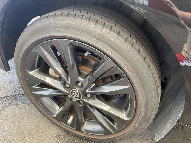 【タイヤ】車にとって大切なタイヤ♪ご覧の通り、しっかり残ってます！引き続き、安心して乗って頂けます！
