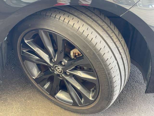 【タイヤ】車にとって大切なタイヤ♪ご覧の通り、しっかり残ってます！引き続き、安心して乗って頂けます！