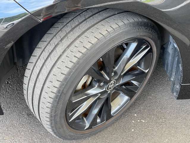 【タイヤ】車にとって大切なタイヤ♪ご覧の通り、しっかり残ってます！引き続き、安心して乗って頂けます！