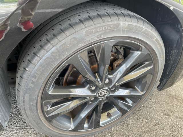 【タイヤ】車にとって大切なタイヤ♪ご覧の通り、しっかり残ってます！引き続き、安心して乗って頂けます！