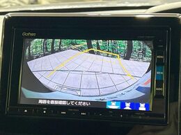 【バックカメラ】駐車時に後方がリアルタイム映像で確認できます。大型商業施設や立体駐車場での駐車時や、夜間のバック時に大活躍！運転スキルに関わらず、今や必須となった装備のひとつです！