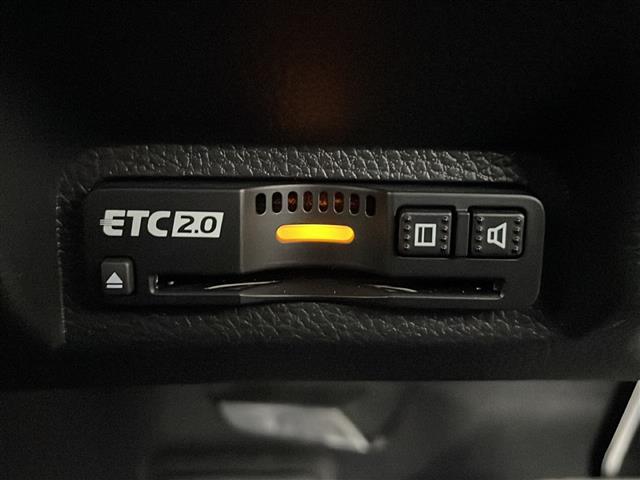 【ETC2.0】ETCカードを挿入すれば料金所はノンストップで通過できます。ETC限定の割引や、高速道路の情報提供サービスを利用できます。