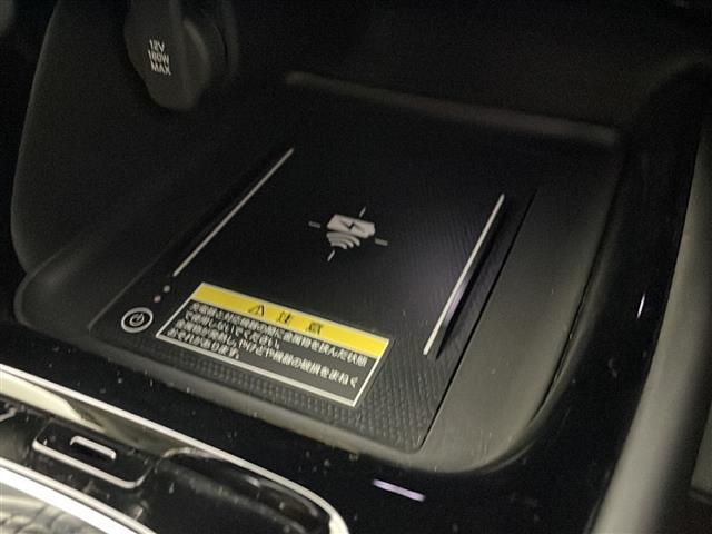 【ワイヤレス充電器（Qi）】走行中にスマートフォンをワイヤレスで充電できます！