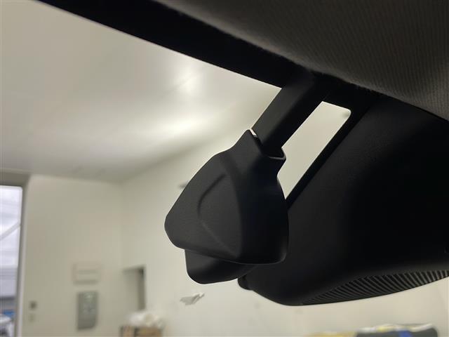 【ドライブレコーダー】映像・音声などの運転中の記録を残します。事故などを起こした起こされた時の証拠になりえますので、もしも時でも安心ですね。