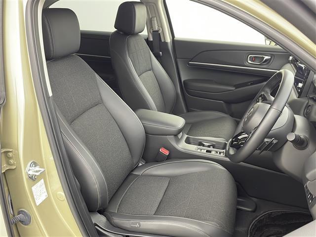 【ハーフレザーシート】高級感のあるハーフレザーシートです。フロアマットは新品のご注文もできます。掲載箇所以外にご希望の写真がございましたらお気軽にお問い合わせ下さい。