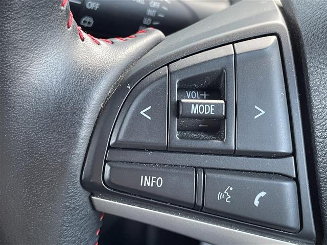 【エマージェンシーブレーキ】前方の状況をチェックし、車両や歩行者との衝突を回避したり、衝突による被害を低減するための技術です。