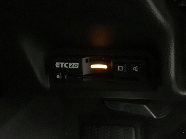 いまや快適なカーライフに欠かせないETCが付いています。