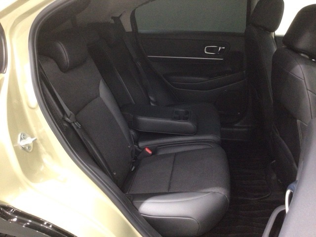 ゆったり座れるリヤシート！足元が広々としていて、乗り心地も良いです！