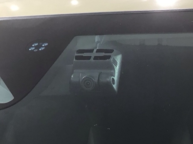 万が一の事故のときもドライブレコーダーがあると安心です。ご利用になる場合は個人情報保護の観点より新品の対応SDカードをお求め下さい。