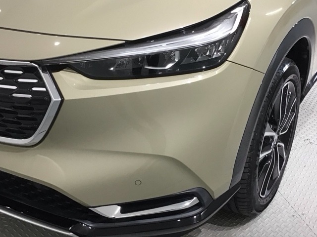 LEDヘッドライトは、点灯の瞬間から最大光量を発揮し、突然暗くなるトンネルなどでの安定感を高めます。