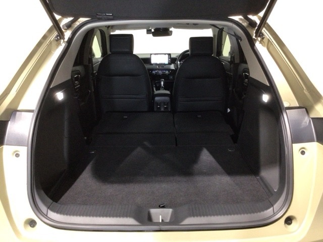 リアシートを倒すと、ラゲッジスペースを広くお使いいただけます！