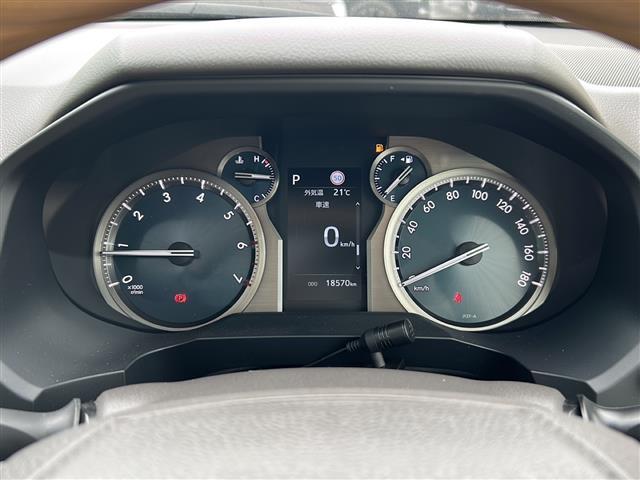 こちらに掲載されている車両以外にも展示車両は多数ございます。色違い、グレード違い、多少ご希望に添えない場合も一度ご連絡いただければと思います。すぐにご希望の車両をお探しいたします。