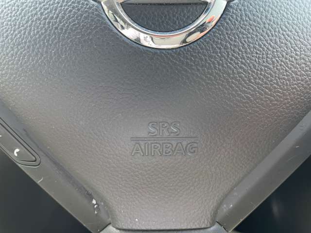 運転席側のエアバッグです