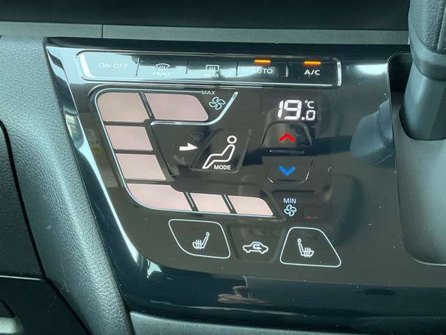 オートエアコンは、温度や風量を自動で調整してくれるため、運転に集中でき、疲労軽減にもつながります。また、車内の温度を一定に保つことで、結露やカビの発生を防ぐ効果もあります。