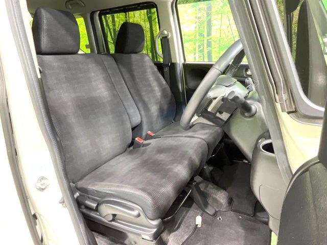 運転席シート廻りは使用感も少なく、良好な状態となっています。丁寧に使われていたことがよくわかりますね。