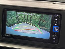 【バックカメラ】駐車時に後方がリアルタイム映像で確認できます。大型商業施設や立体駐車場での駐車時や、夜間のバック時に大活躍！運転スキルに関わらず、今や必須となった装備のひとつです！