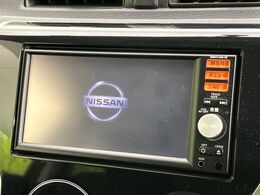 【純正ナビ】人気の純正ナビを装備しております。ナビの使いやすさはもちろん、オーディオ機能も充実！キャンプや旅行はもちろん、通勤や買い物など普段のドライブも楽しくなるはず♪