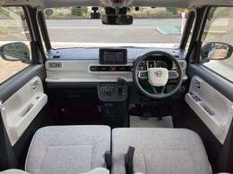 ダッシュボードやステアリング等に目立つ傷や色褪せなども無く、タバコや芳香剤なども匂いもなく綺麗なインテリアです。