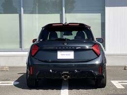 安心のネットワーク。全国148カ所（2025年2月現在）のMINI正規ディーラーのサービスセンターで整備・保証修理を受けることができます。