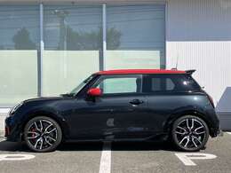 MINI NEXT2年間走行距離無制限保証、安心もMINIクオリティ。MINIを熟知したメカニックによる100項目の納車前点検。交換基準に達した部品があれば、MINI純正部品だけを使用し整備した後にお引渡しします。